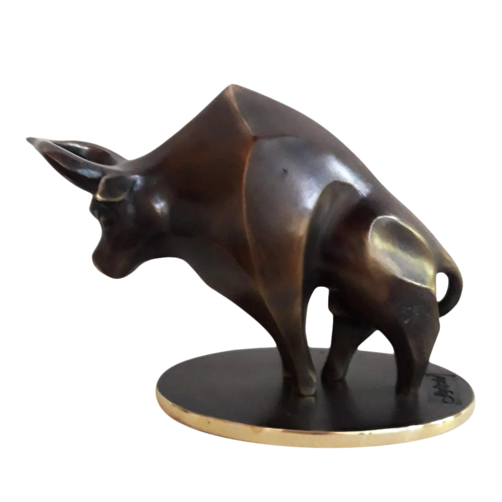Bull — bronze sculpture by Veaceslav Jiglitski