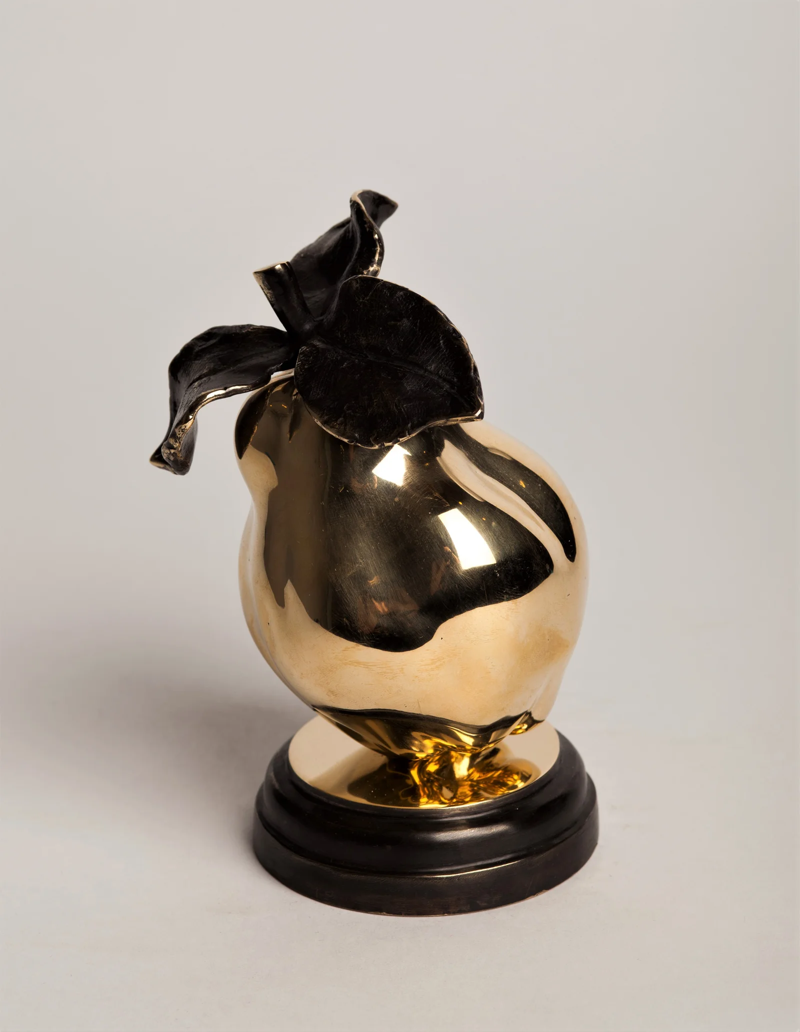 Quince — bronze sculpture by Veaceslav Jiglitski