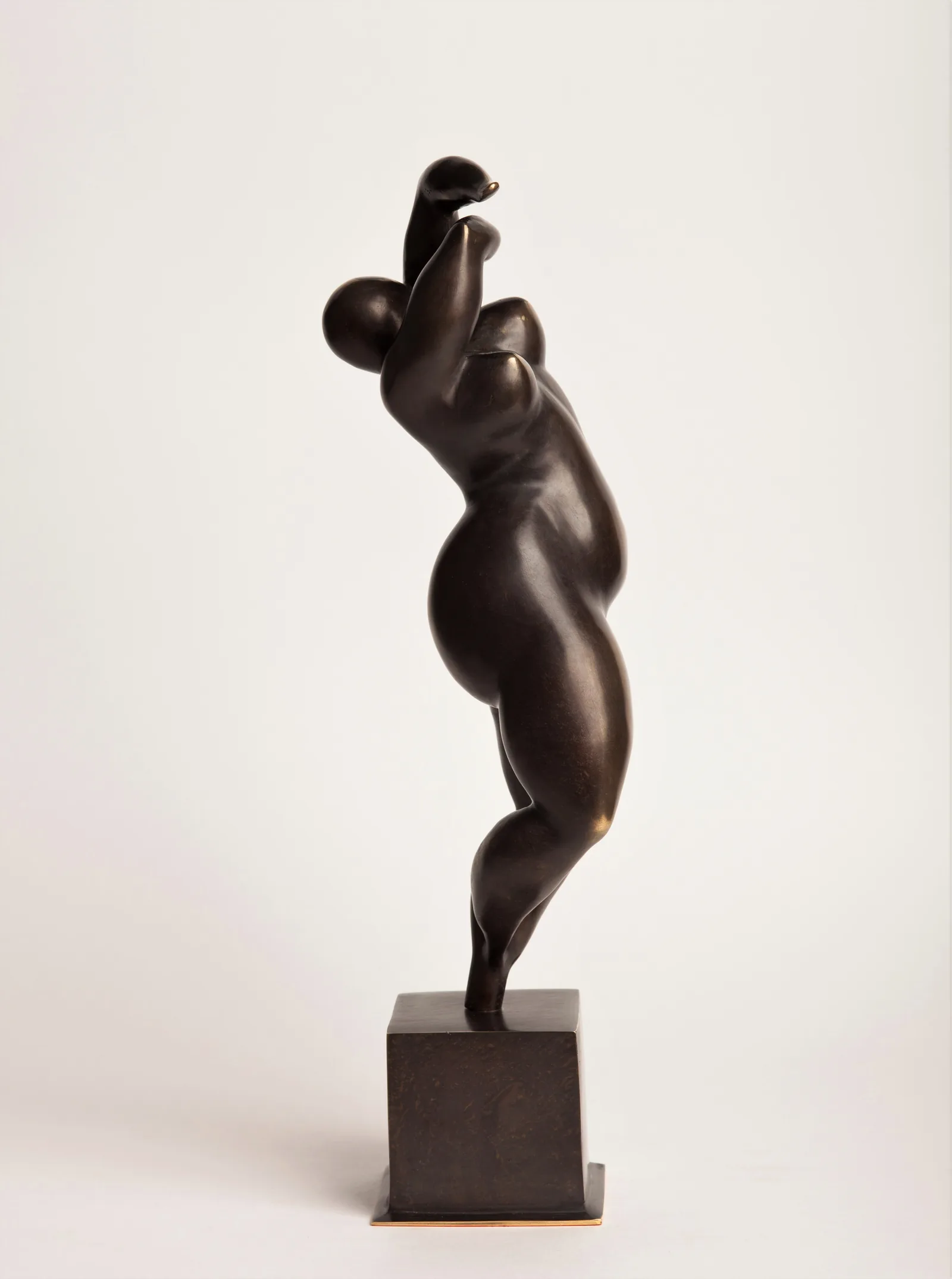 Winter — bronze sculpture by Veaceslav Jiglitski