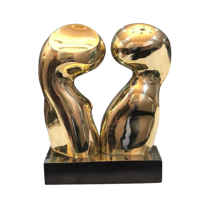 The Kiss — bronze sculpture by Veaceslav Jiglitski