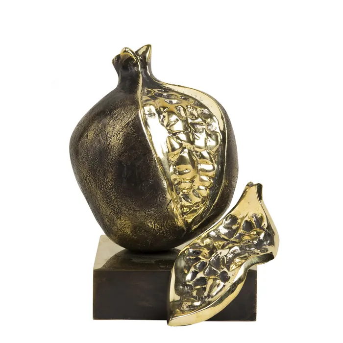 Pomegranate — bronze sculpture by Veaceslav Jiglitski